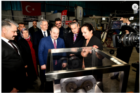 Bakan Varank, Ar-Ge Projelerini Mersin Teknopark’ta Geliştiren Firmaların Fabrikalarında Ürünlerini İnceledi.