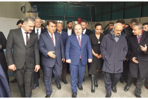 Bakan Varank, Ar-Ge Projelerini Mersin Teknopark’ta Geliştiren Firmaların Fabrikalarında Ürünlerini İnceledi.
