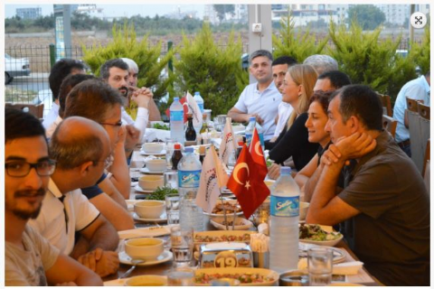 FİRMA TEMSİLCİLERİ İFTARDA BİR ARAYA GELDİ.