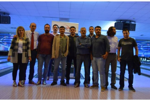 YÖNETİM KURULU BAŞKANIMIZ VALİ ÖZDEMİR ÇAKACAK, ÖZEL ÇOCUKLARLA BOWLİNG OYNADI.