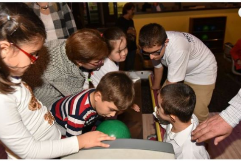 YÖNETİM KURULU BAŞKANIMIZ VALİ ÖZDEMİR ÇAKACAK, ÖZEL ÇOCUKLARLA BOWLİNG OYNADI.