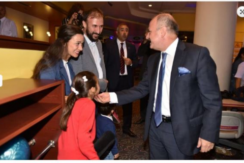 YÖNETİM KURULU BAŞKANIMIZ VALİ ÖZDEMİR ÇAKACAK, ÖZEL ÇOCUKLARLA BOWLİNG OYNADI.