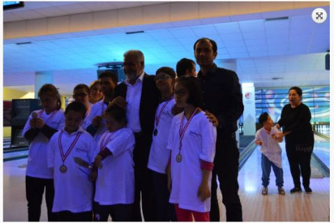 YÖNETİM KURULU BAŞKANIMIZ VALİ ÖZDEMİR ÇAKACAK, ÖZEL ÇOCUKLARLA BOWLİNG OYNADI.