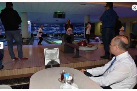 YÖNETİM KURULU BAŞKANIMIZ VALİ ÖZDEMİR ÇAKACAK, ÖZEL ÇOCUKLARLA BOWLİNG OYNADI.